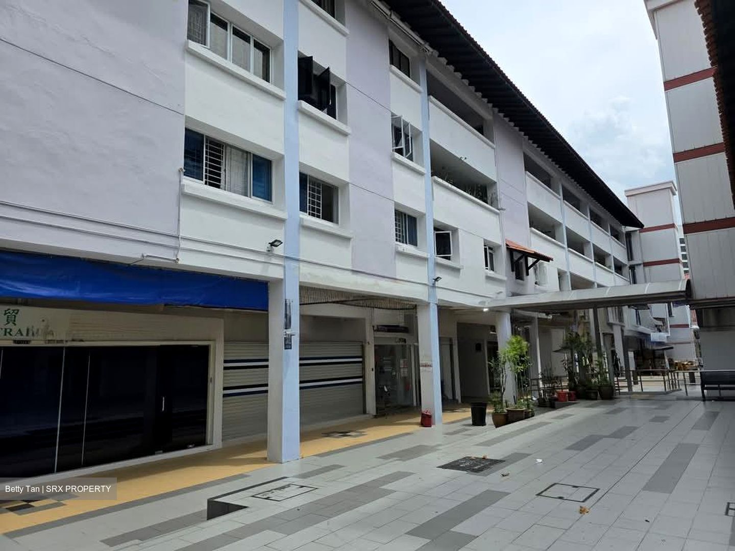 Bedok Reservoir Road (D16), Shop House #546337711